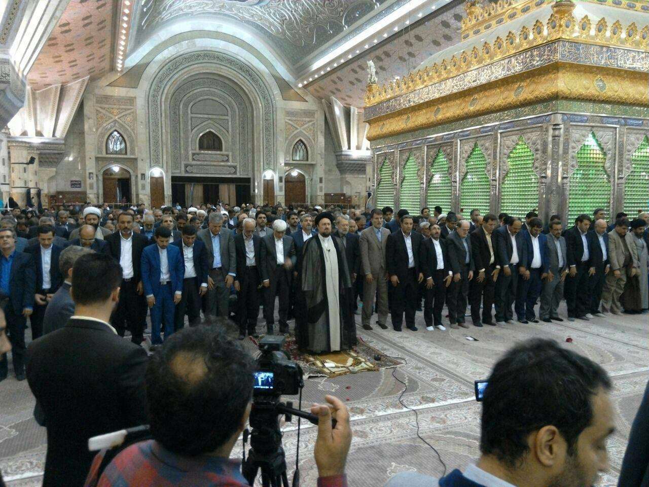 نماز جماعت نمایندگان مجلس دهم به امامت سید حسن خمینی